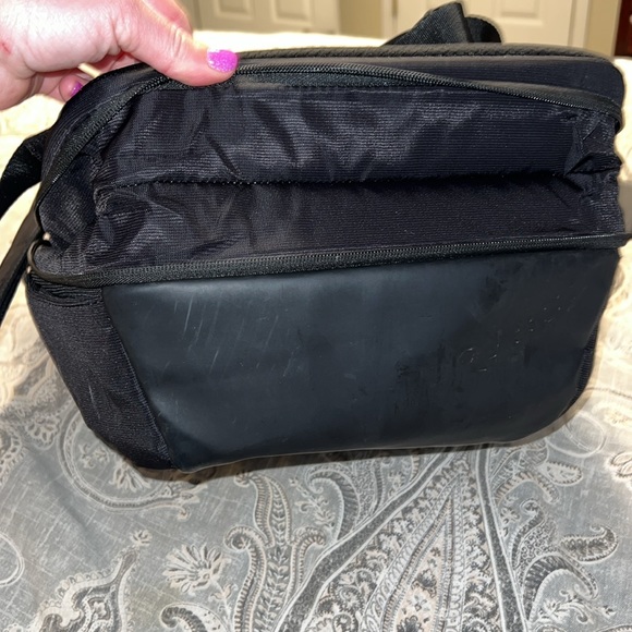 Gently loved black TARGUS expandable backpack - Picture 8 of 8